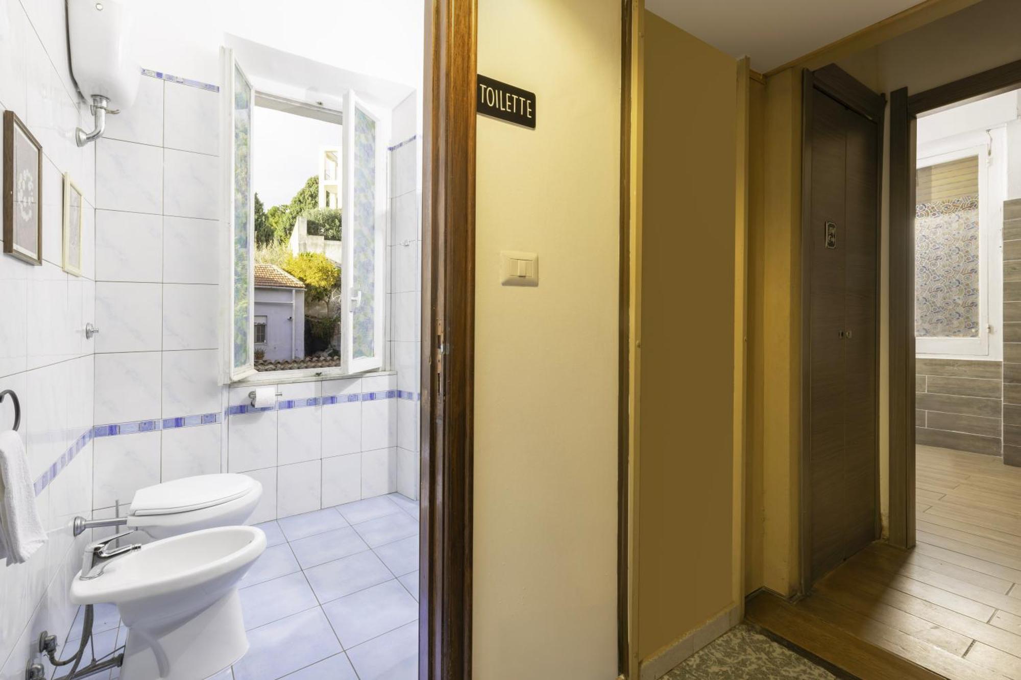 Kalie Rooms Guest House Cagliari Exterior photo